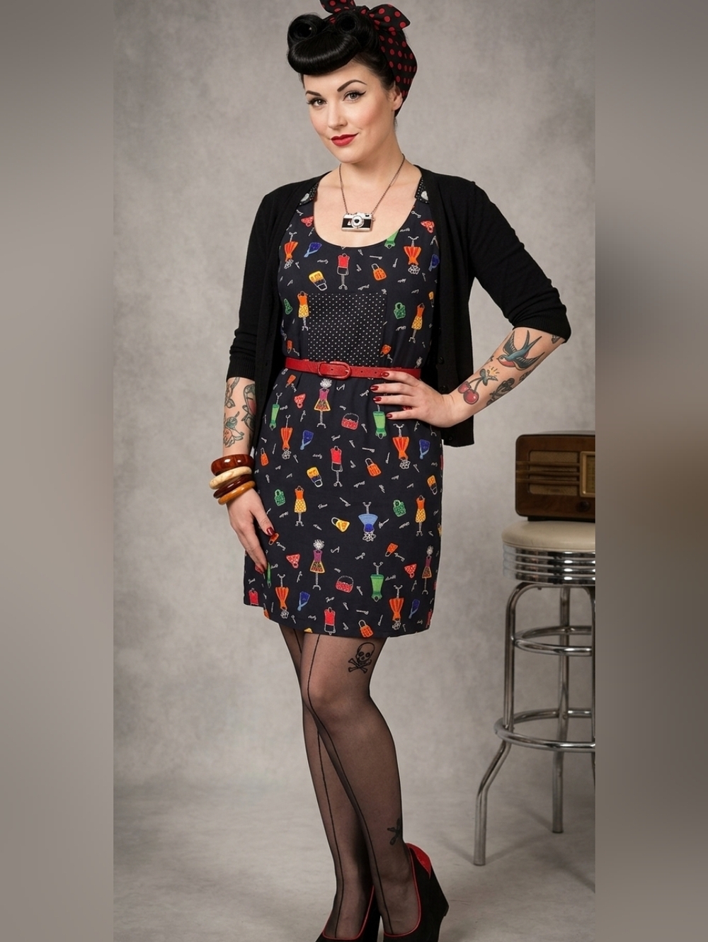 Vintage Sweet Jessie Apron Dress Jumper Size M Black Novelty Sewing Print Retro